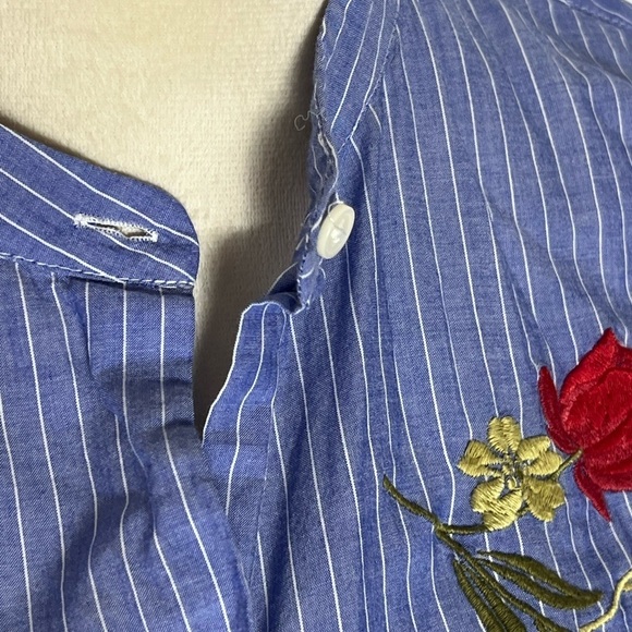 LOFT EMBROIDERED RUFFLE SLEEVE MENSWEAR STYLE BUTTON TOP, BLUE WHITE PINSTRIPE M - Picture 5 of 10